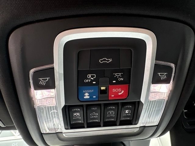 Used 2019 Granite Crystal Metallic Clearcoat Ram Laramie image 27