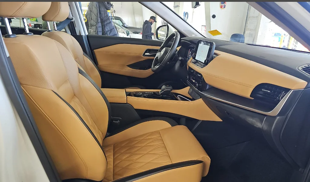 Used 2023 White Nissan Platinum image 21