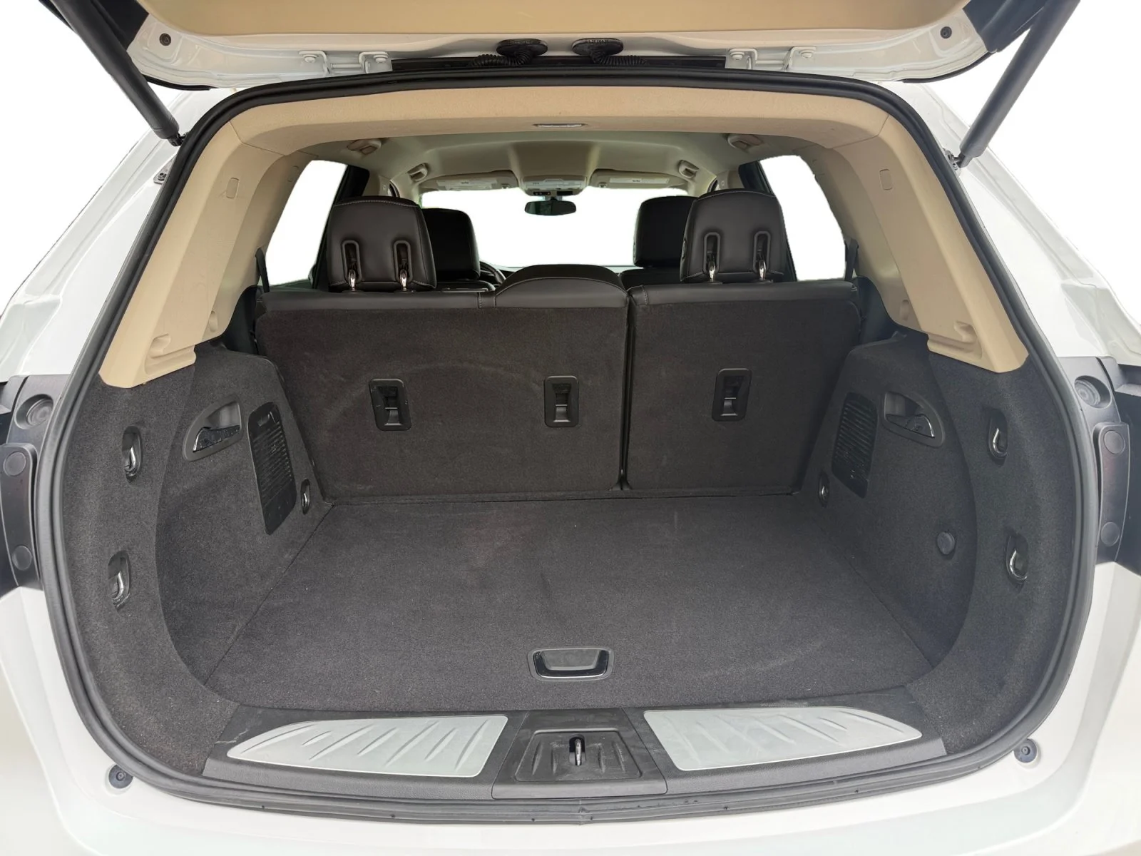 Used 2017 Summit White Buick Essence image 36