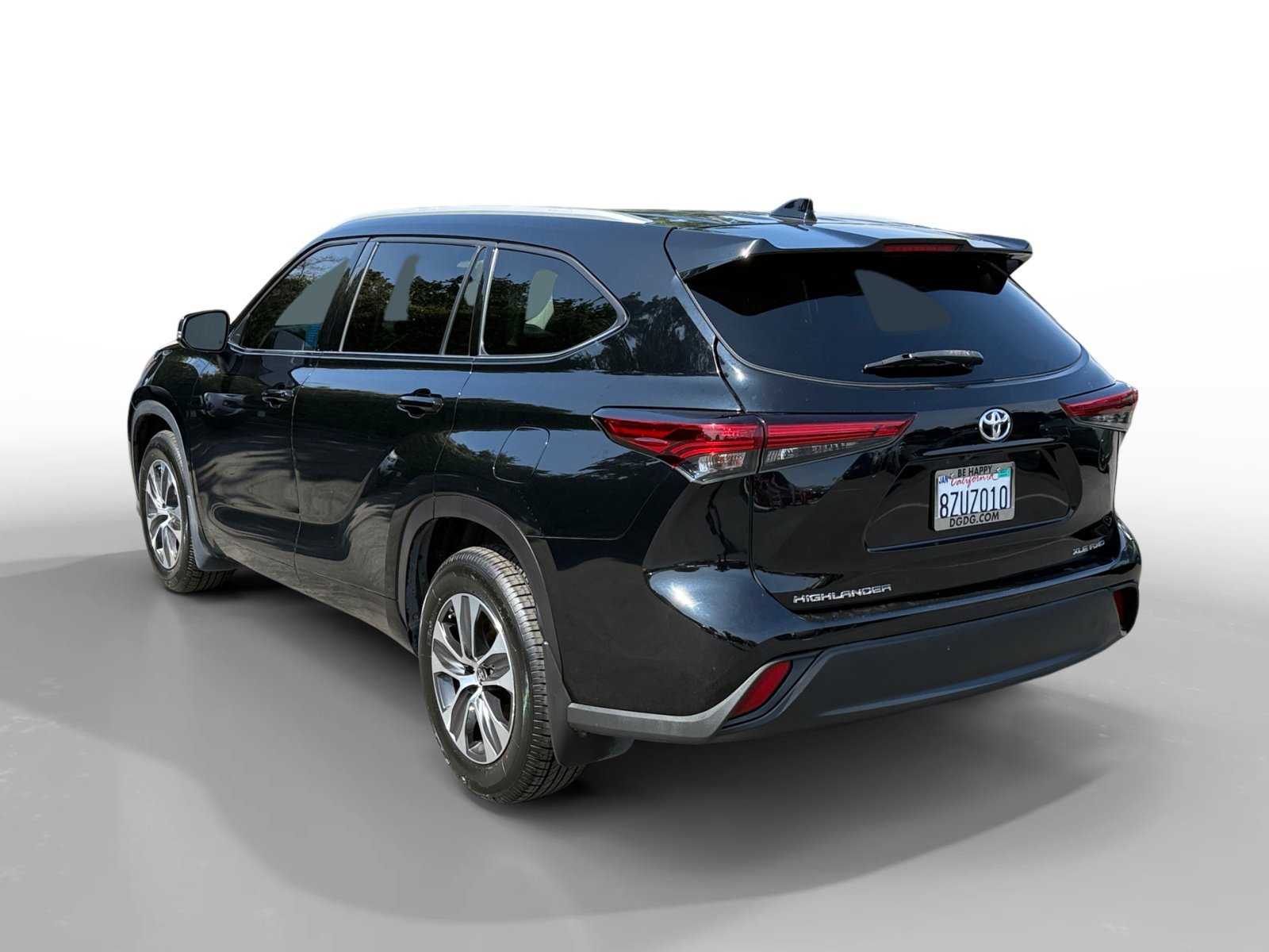 Used 2022 Midnight Black Metallic Toyota XLE image 3