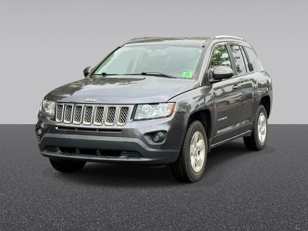 Used 2017 Gray Jeep Latitude image 2