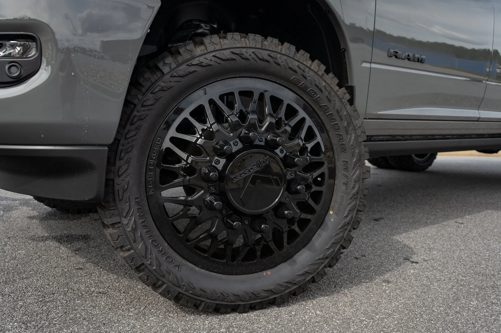 New 2026 Ceramic Gray Clear-Coat Exterior Paint RAM Laramie image 7