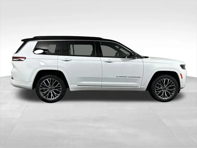 New 2026 Bright White Clear-Coat Exterior Paint Jeep Summit image 11