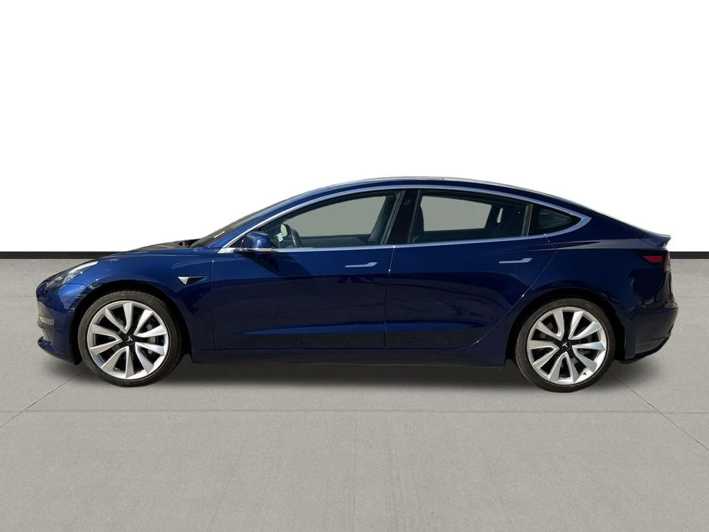 Used 2018 Deep Blue Metallic Tesla Long Range image 8
