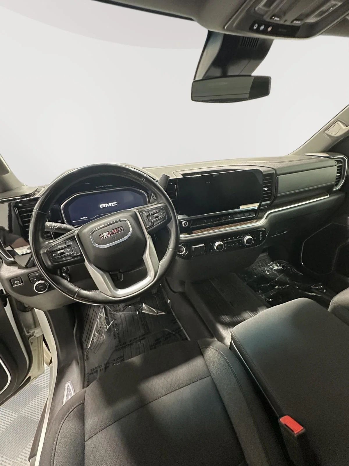 Used 2025 Summit White GMC SLE image 9