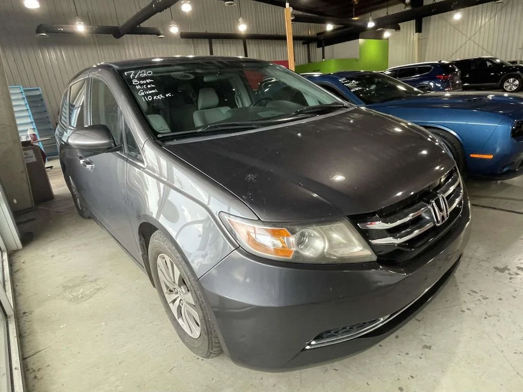 Used 2016 Gray Honda SE image 1