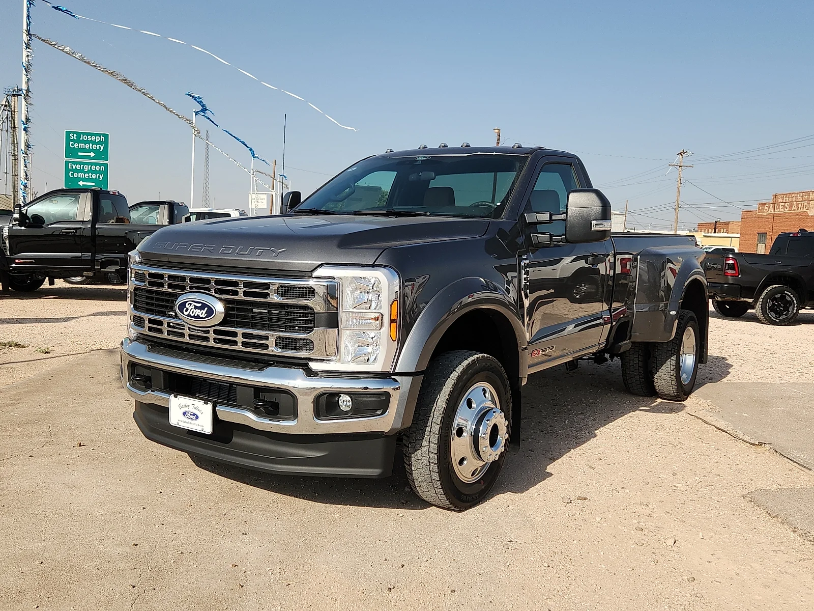 New 2027 Carbonized Gray Metallic Ford XLT image 3