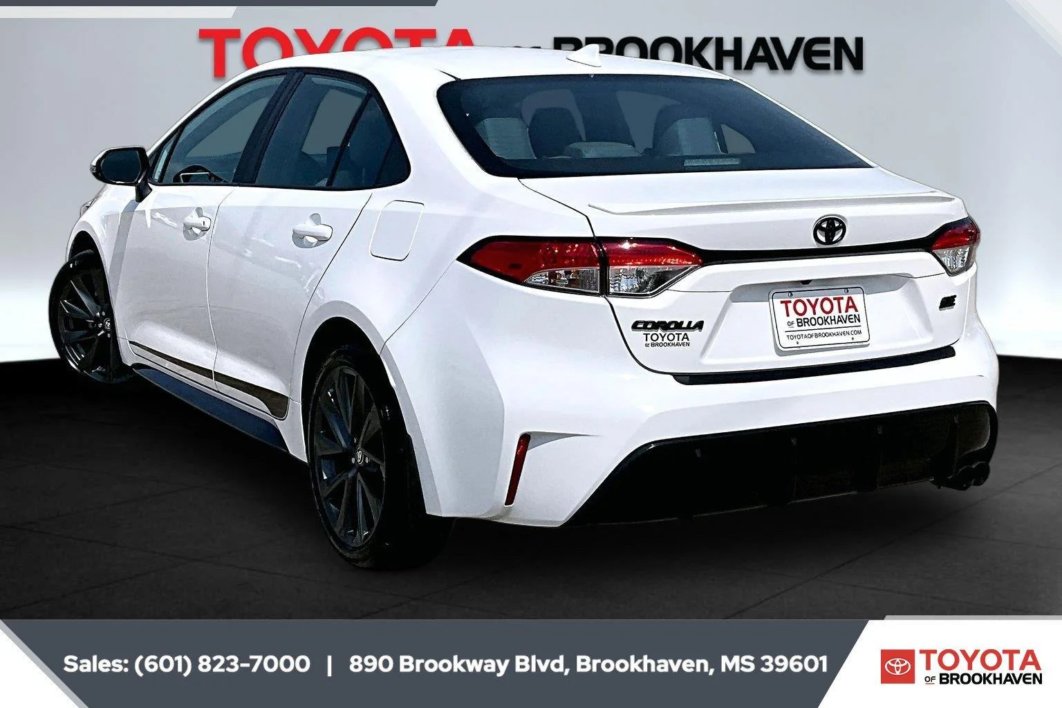 Used 2025 Ice Cap Toyota SE image 2