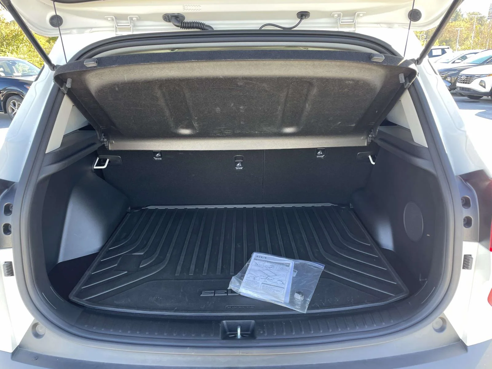 Used 2023 Snow White Pearl Kia SX image 30