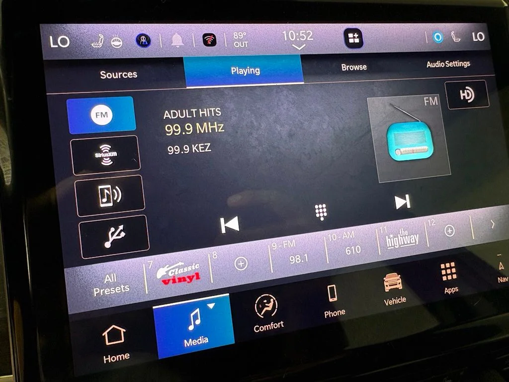 Used 2024 Silver Jeep Limited image 30