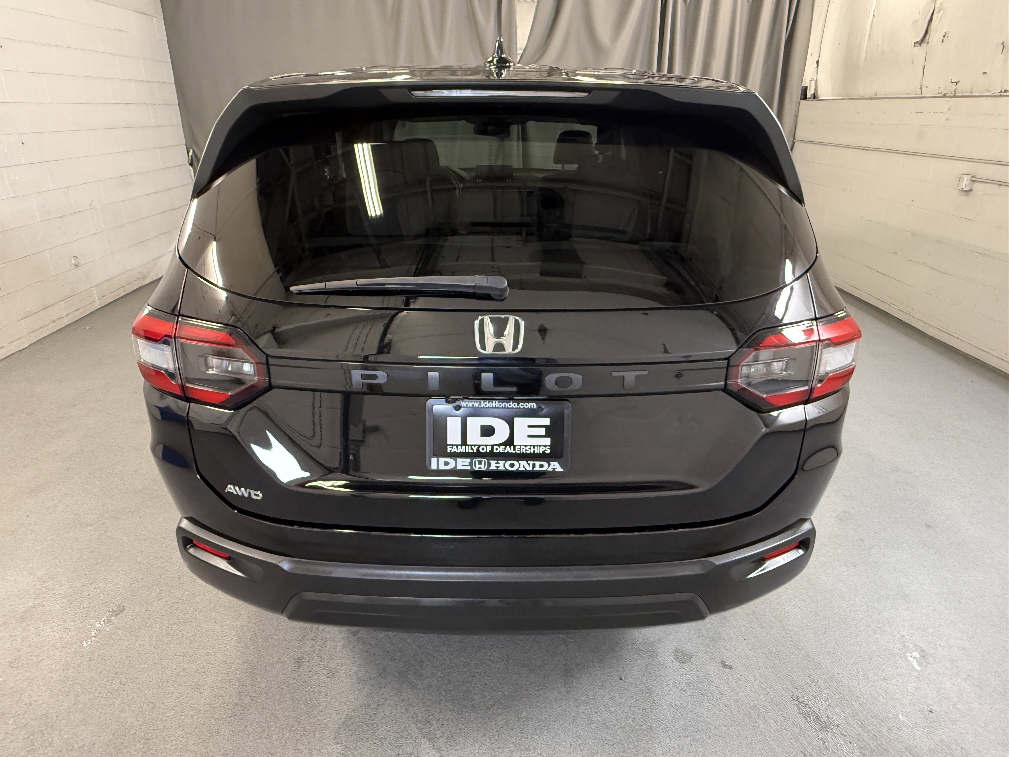 Certified Used 2023 Crystal Black Pearl Honda LX image 6