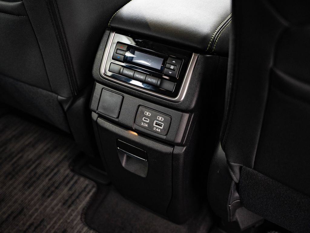 Used 2025 Ice Silver Metallic Subaru Onyx Edition image 35
