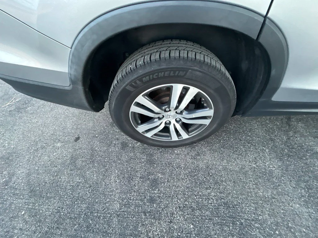 Used 2017  Honda EX-L image 18