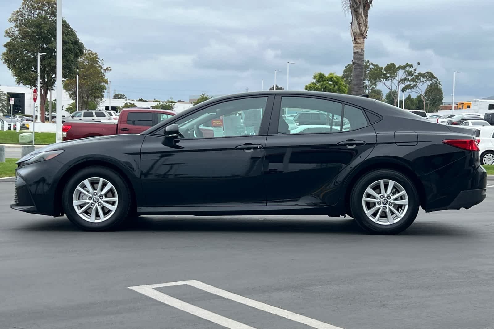 2025 Toyota Camry LE - Photo 7
