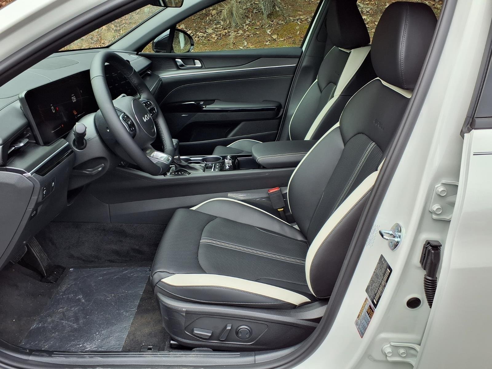 New 2026 Snow White Pearl Kia GT-Line FWD image 5