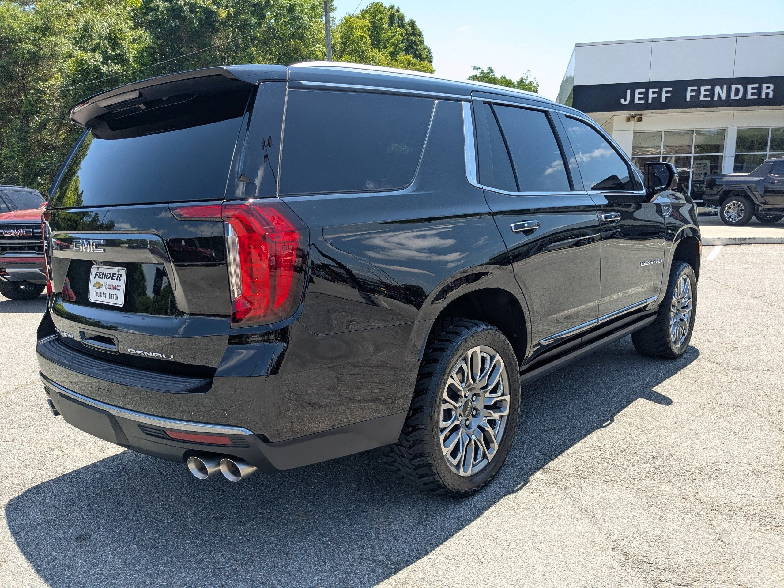 Used 2023 Onyx Black GMC Denali Ultimate image 4