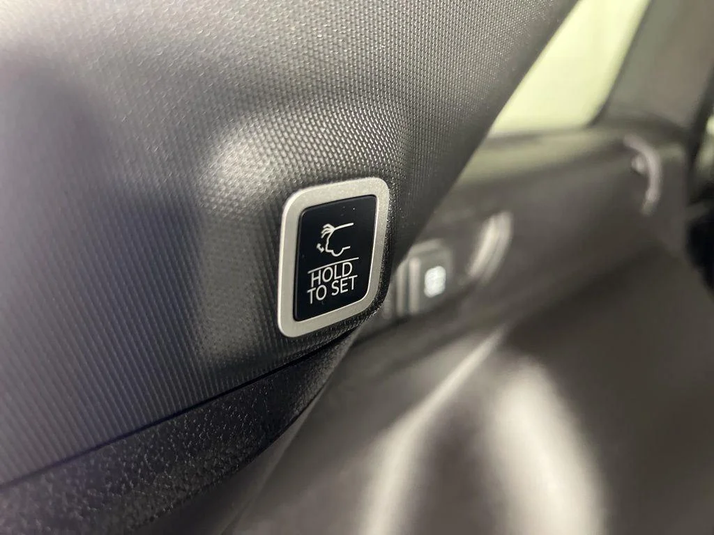 Used 2025 Silver Zynith Jeep Limited image 25