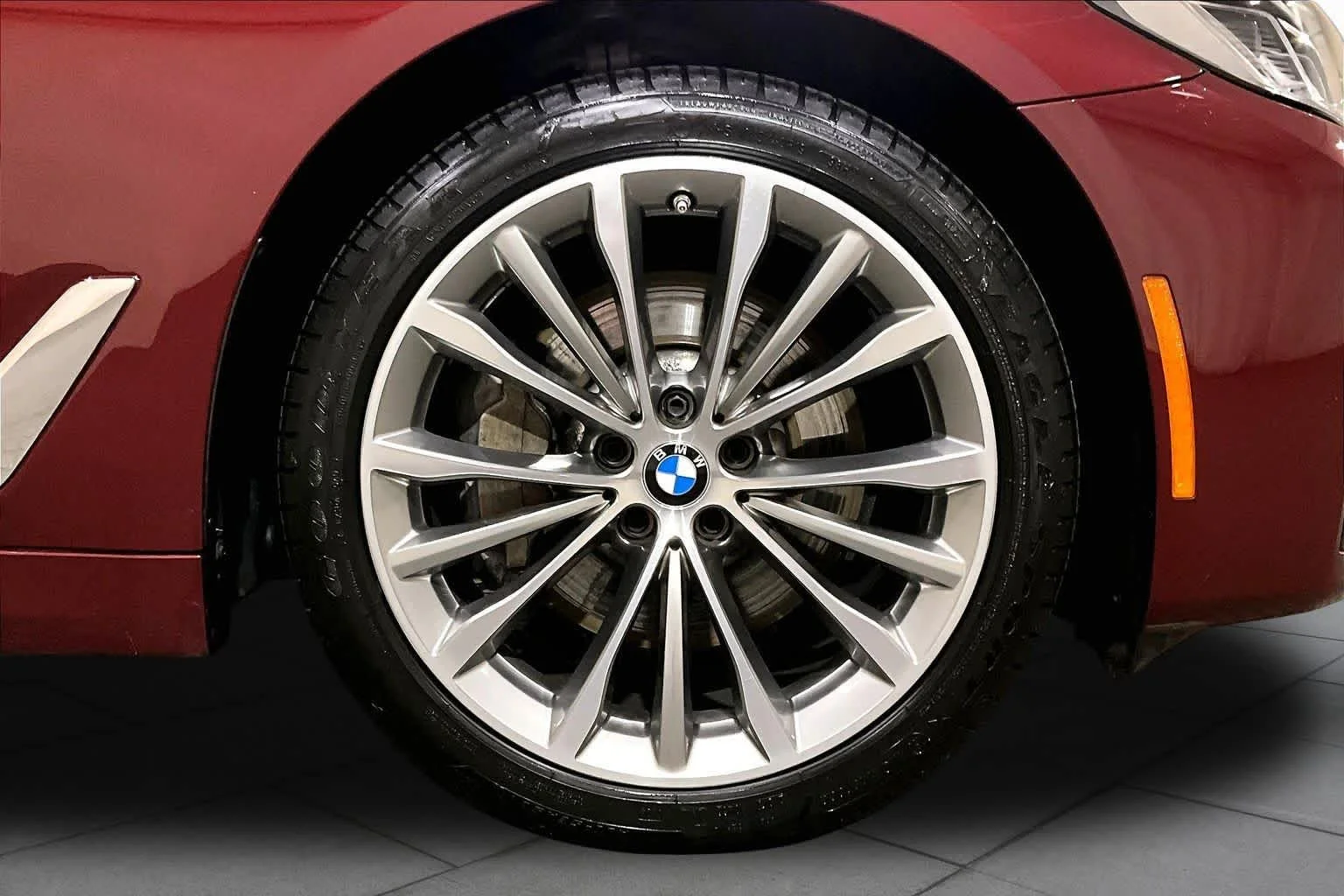 Used 2023 Aventurin Red Metallic BMW 530i xDrive image 10