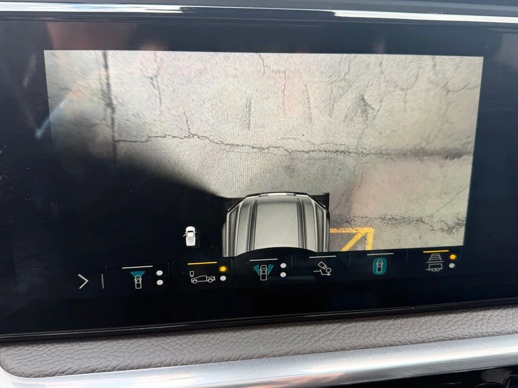 Used 2023 White GMC Denali image 29
