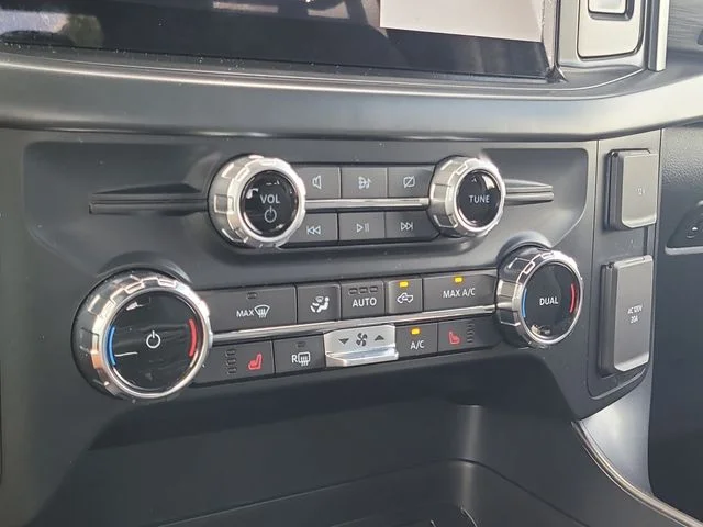 Used 2024 Blue Ford XLT image 25