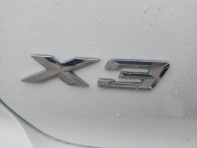 Used 2022 White BMW xDrive30i image 7