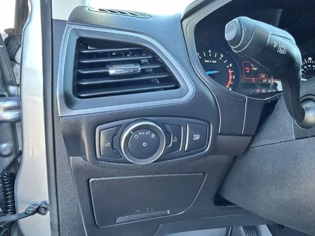 Used 2020 Silver Ford SE image 21