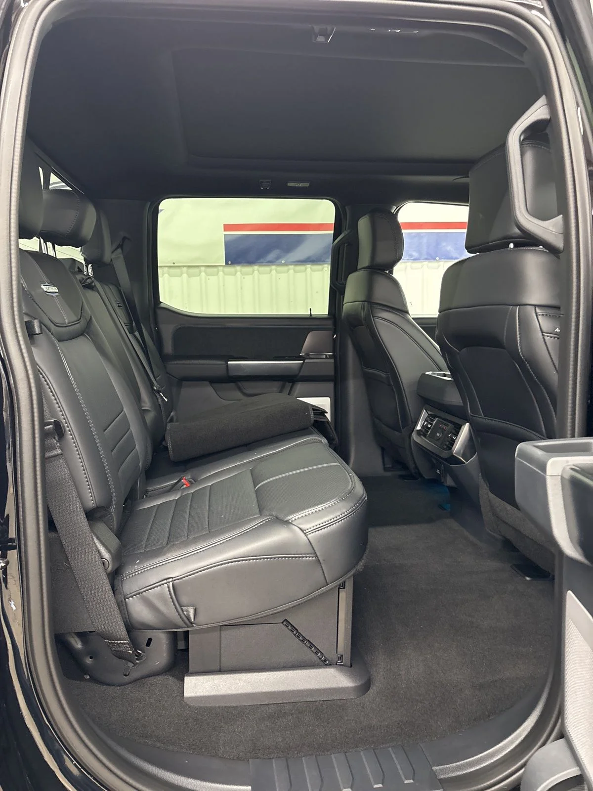 2026 Ford F-350 Super Duty Platinum - Photo 17