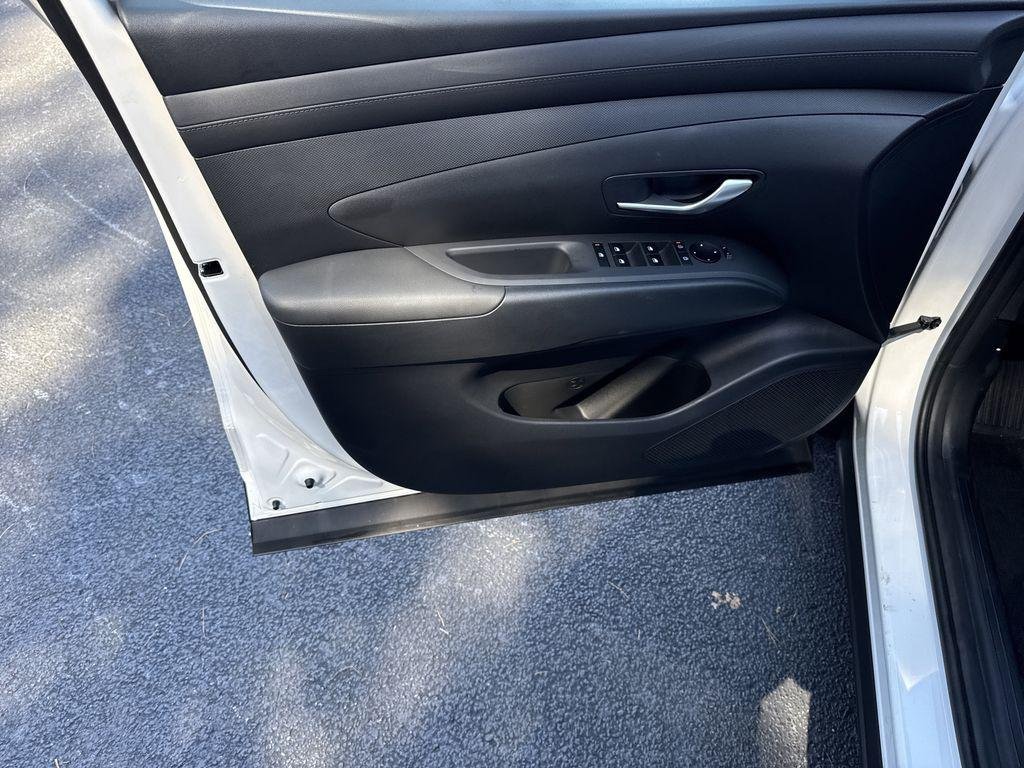 New 2026 White Hyundai SEL FWD image 10