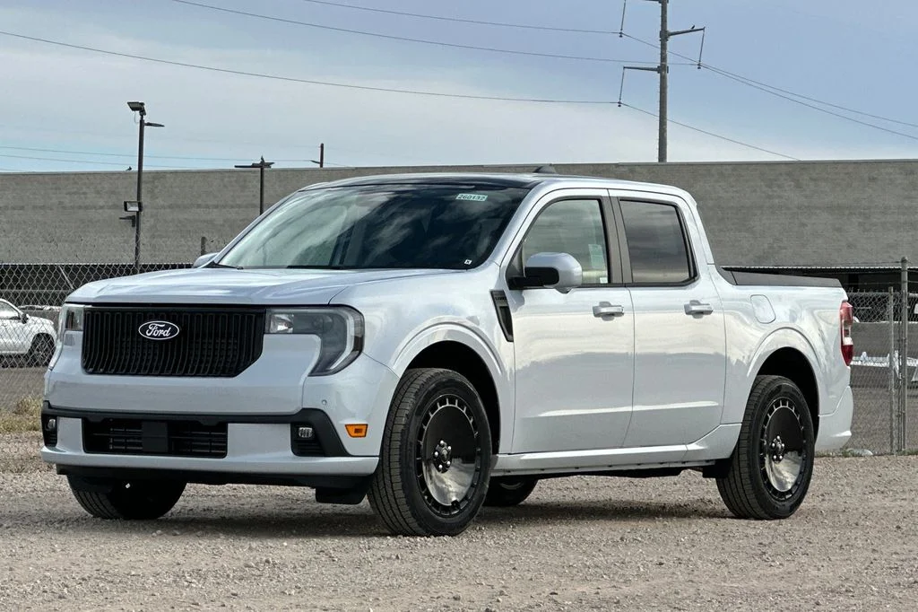 New 2026 Space White Metallic Ford Lobo High image 8