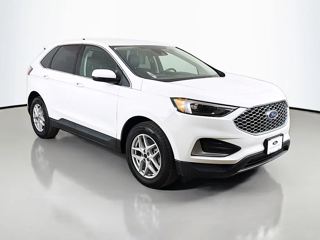 Used 2023 Oxford White Ford SEL image 2