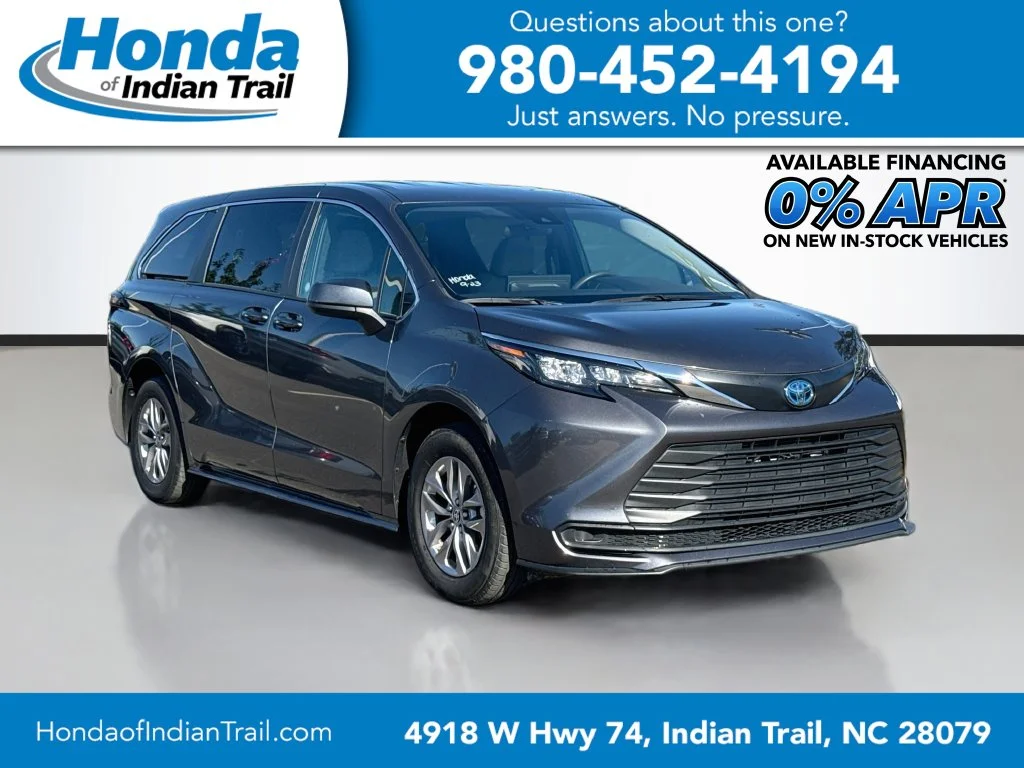 2025 Toyota Sienna LE