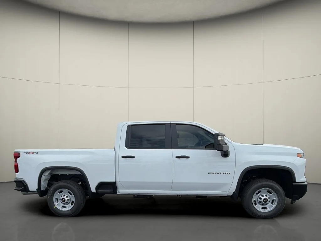 New 2026 Summit White Chevrolet WT image 8