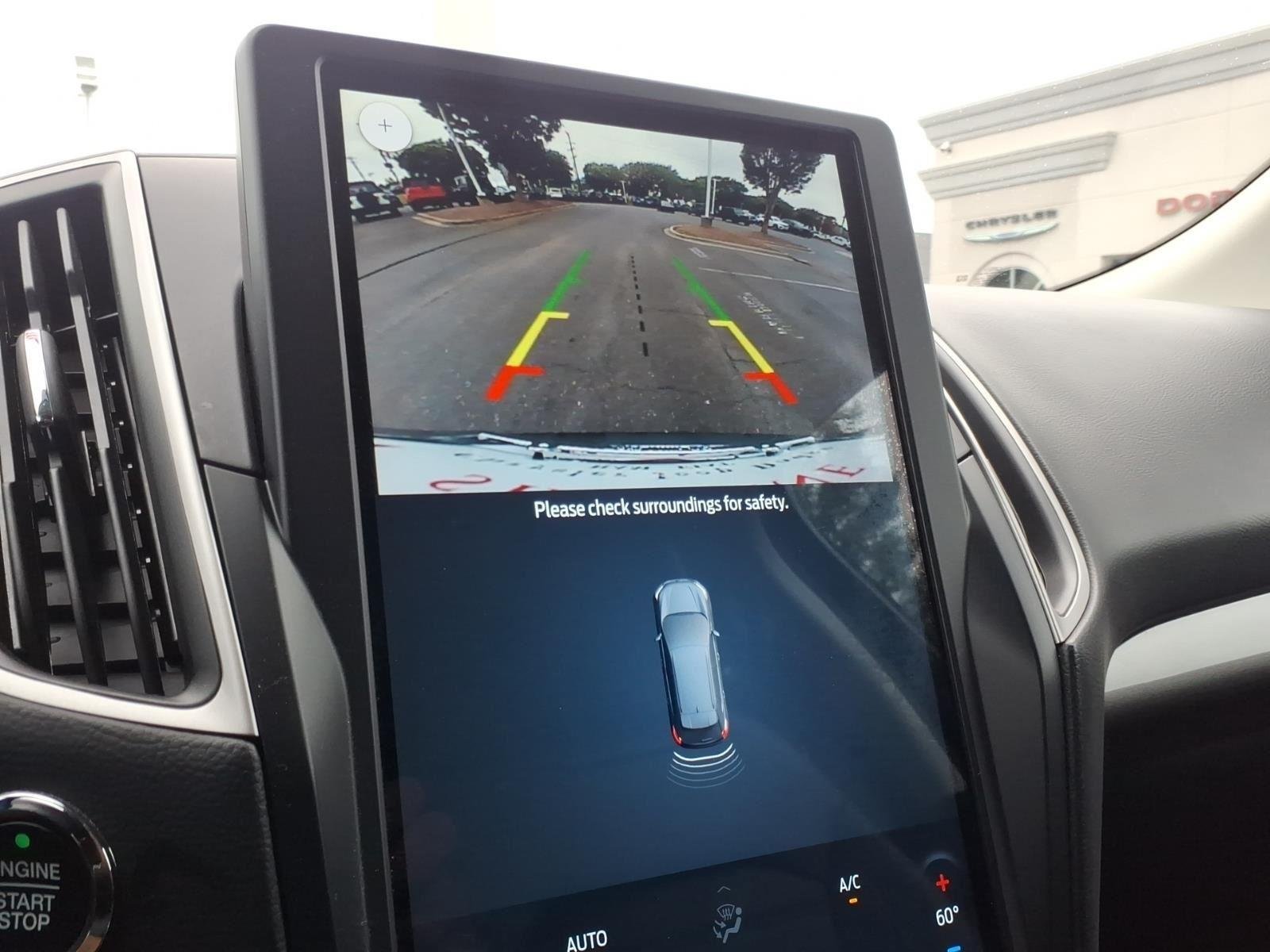Used 2024  Ford SEL image 4
