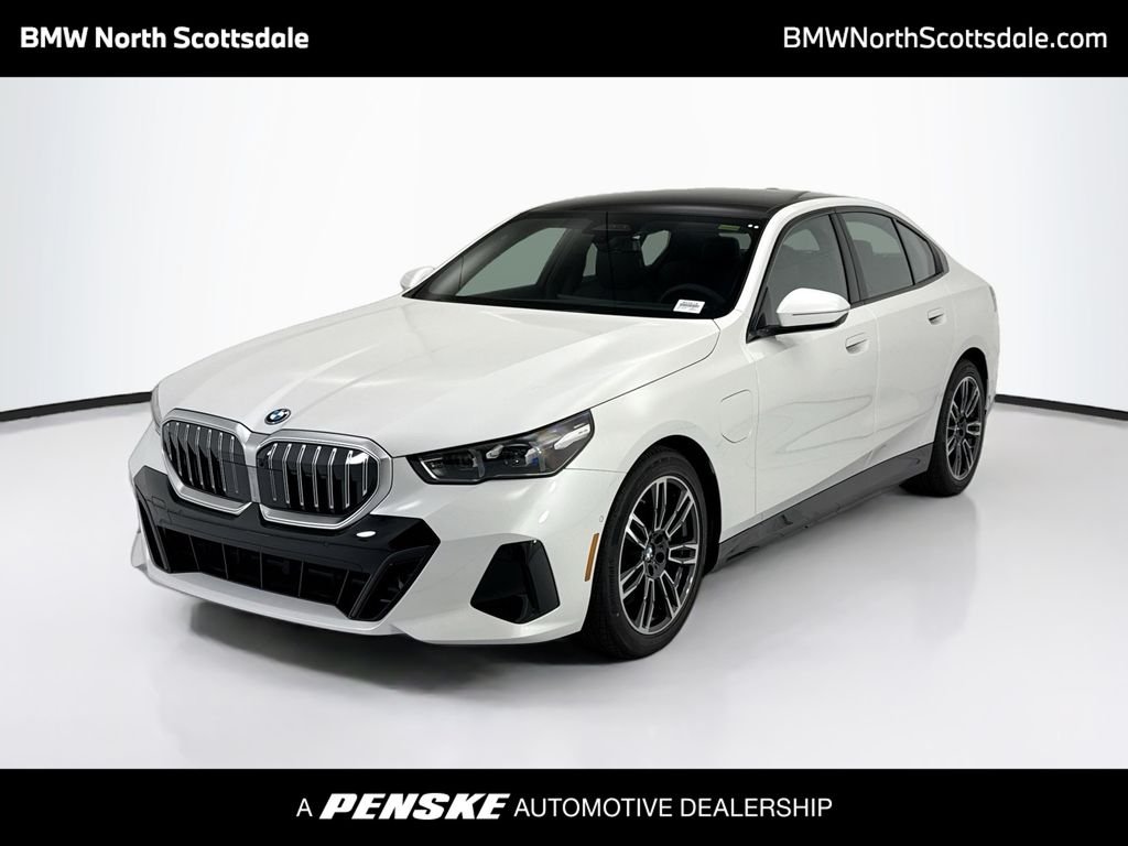 New 2027 White Metallic BMW 550e xDrive image 1
