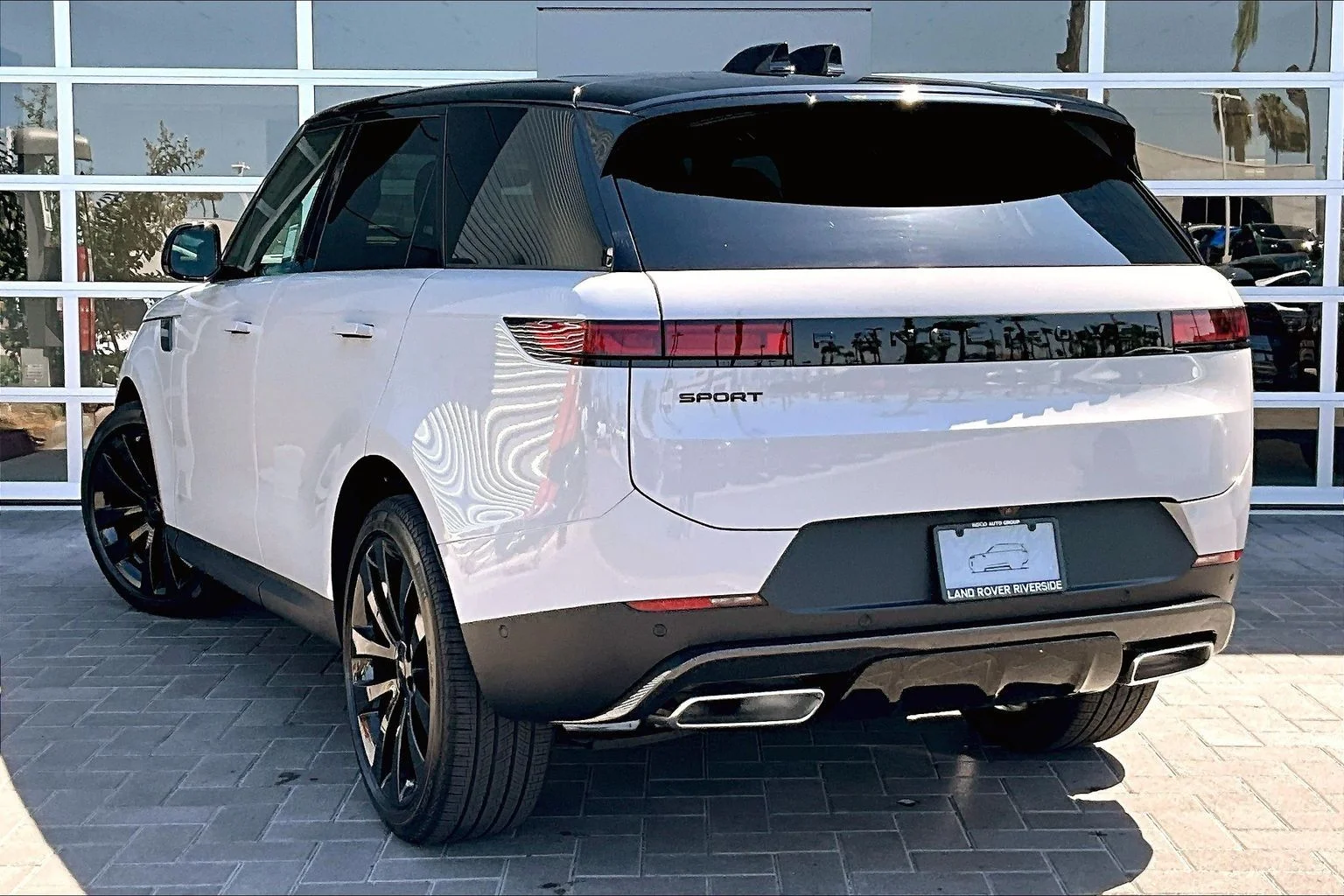 New 2026 Borasco Grey Land Rover SE image 3