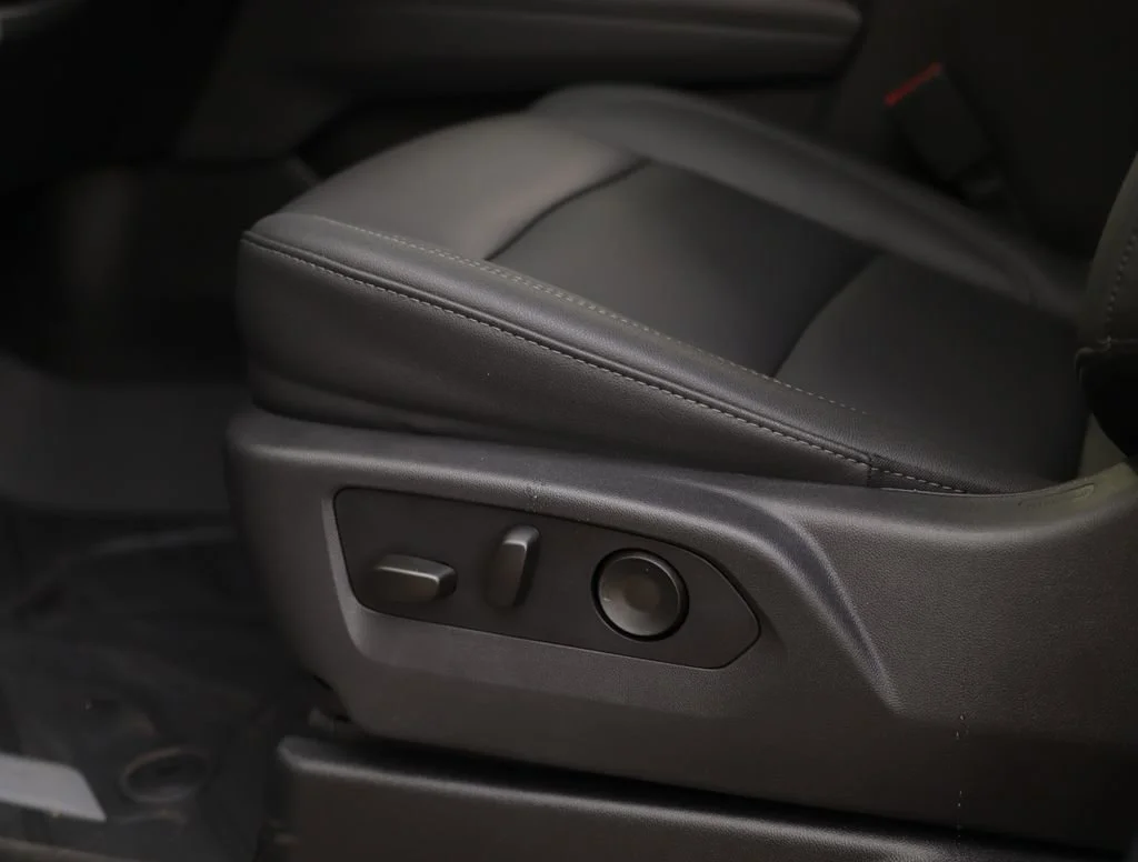 2026 Chevrolet Suburban LT - Photo 23