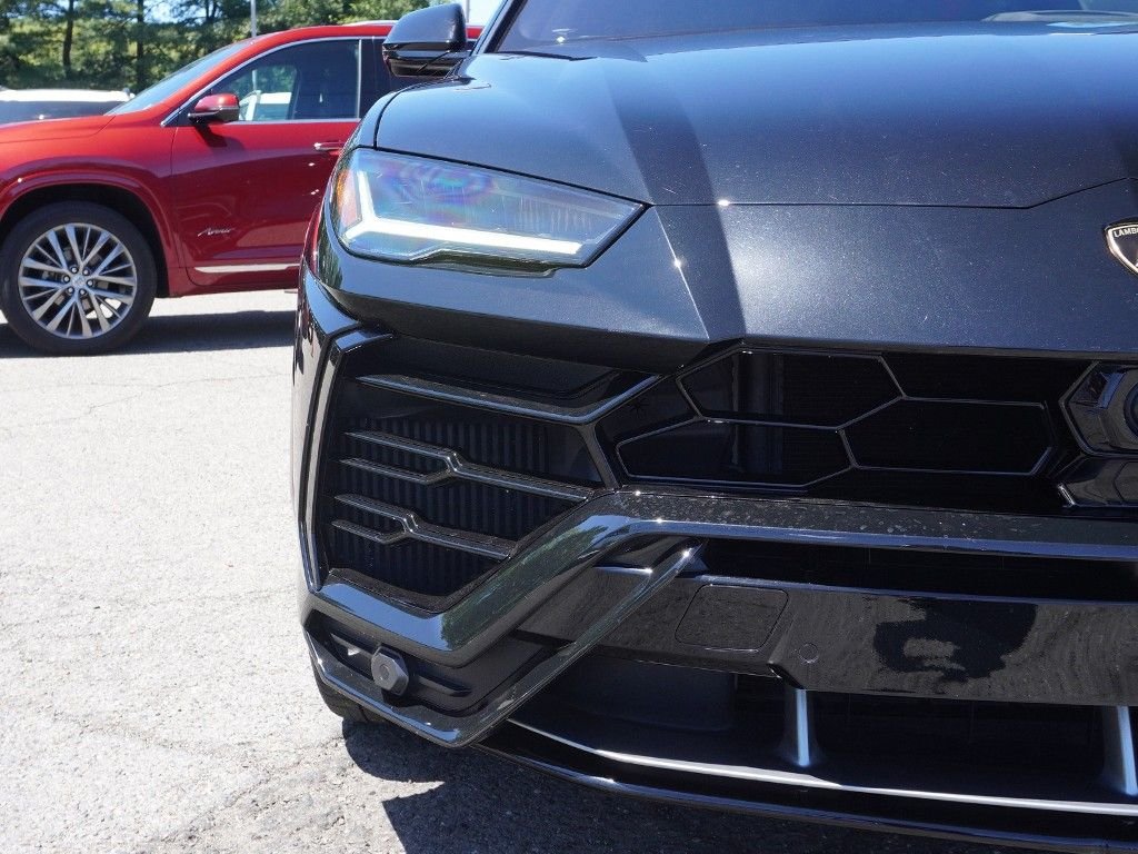 Used 2020 Black Lamborghini Base image 17