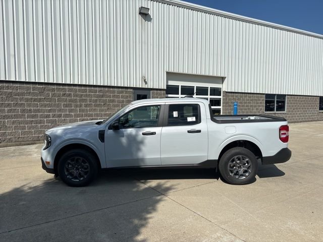 New 2025 Space White Metallic Ford XLT image 9