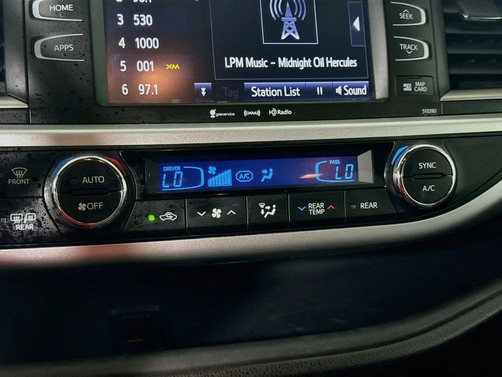 Used 2019 Blizzard Pearl Toyota SE image 14