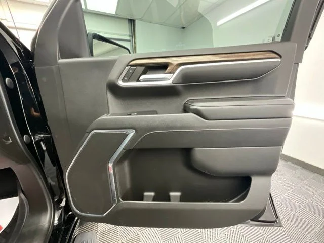 Used 2022 Black Chevrolet RST image 14