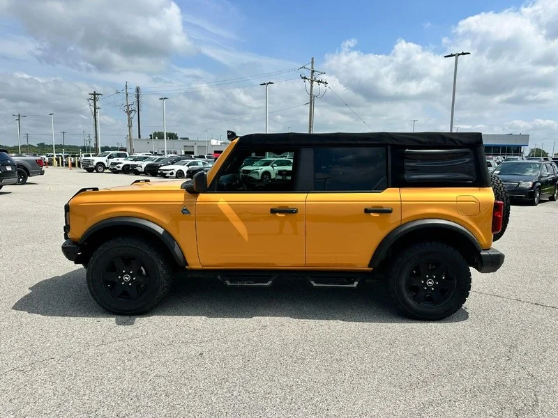 Certified Used 2021 Cyber Orange Metallic Tricoat Ford Base 4 Door 4x4 image 2