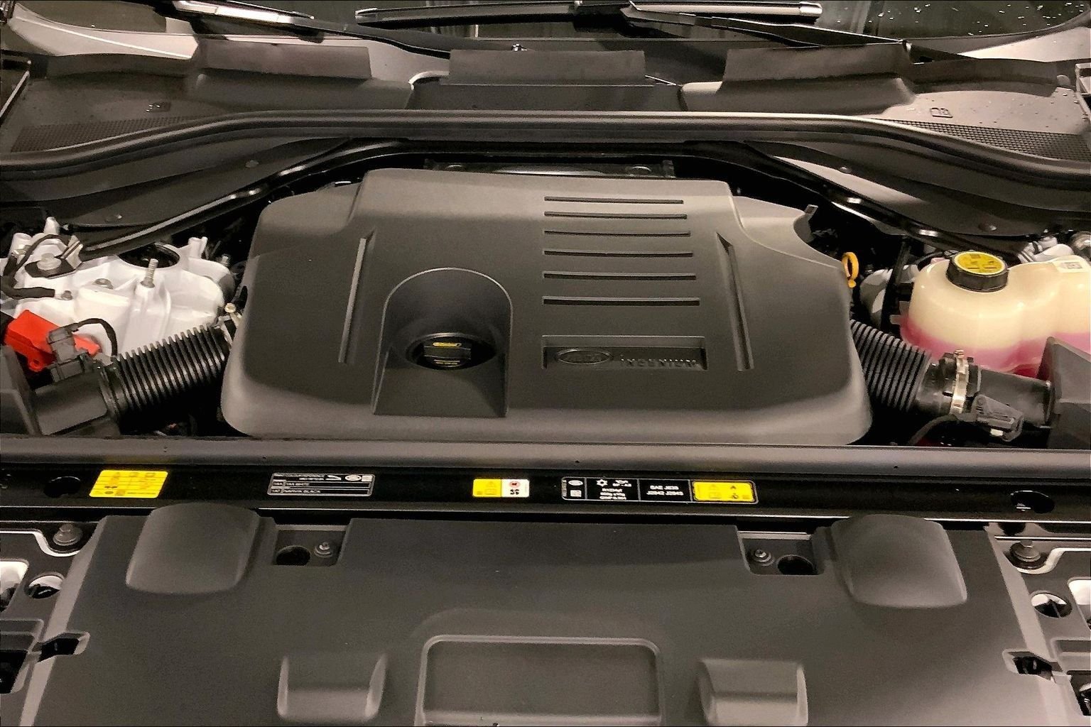 New 2026 Fuji White LAND ROVER SE image 16