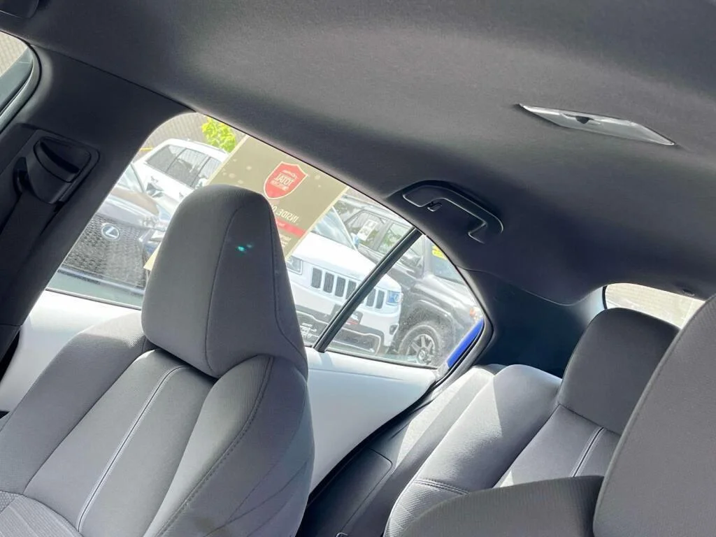Certified Used 2022 Blue Crush Metallic Toyota SE image 5