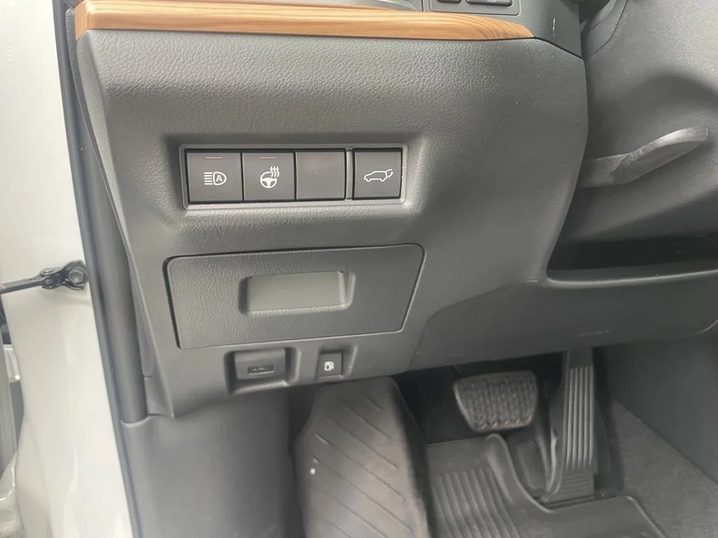 New 2026 Wind Chill Pearl Toyota Platinum image 20