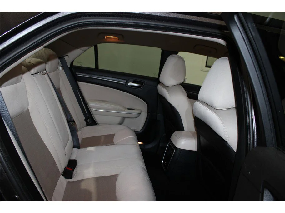 Used 2019 Granite Crystal Metallic Clearcoat Chrysler Touring image 19