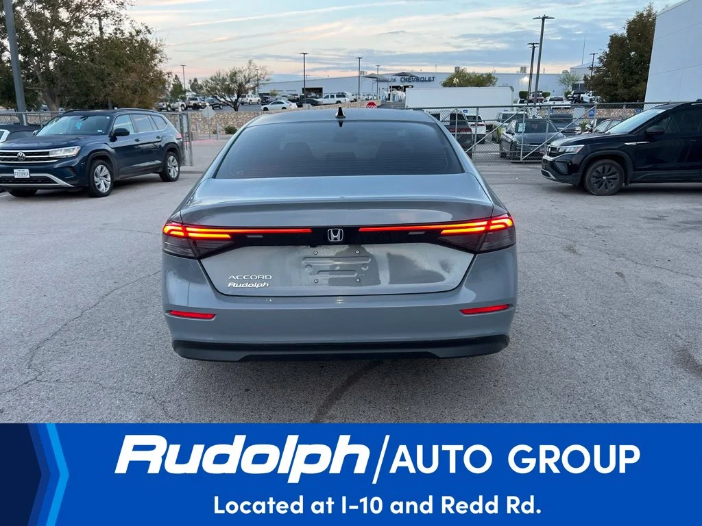 Used 2026 Urban Gray Pearl Honda SE image 4