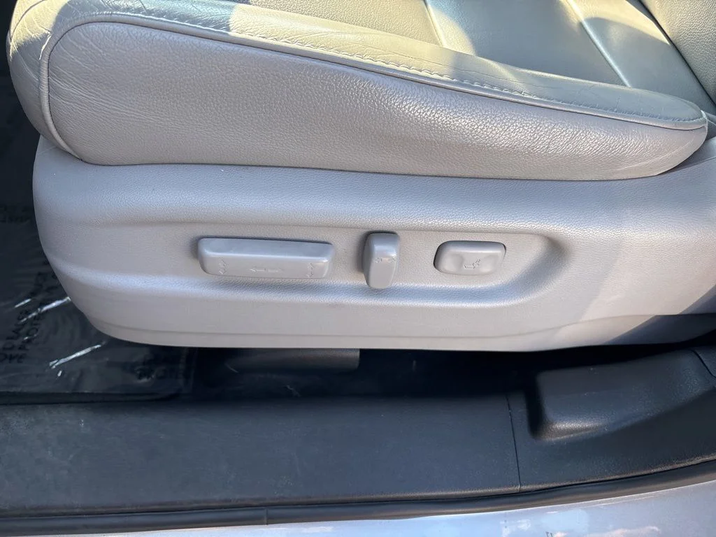 Used 2017  Honda Touring image 15