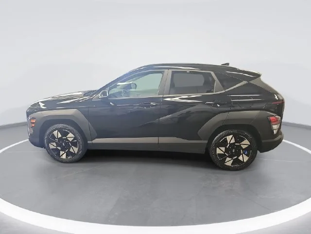 Used 2025 Black Hyundai SEL image 6