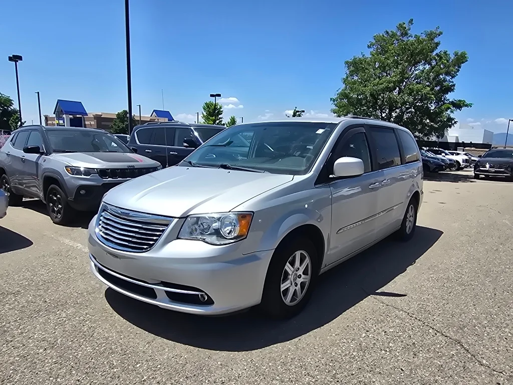 Used 2011 Bright Silver Metallic Clearcoat Chrysler Touring image 11
