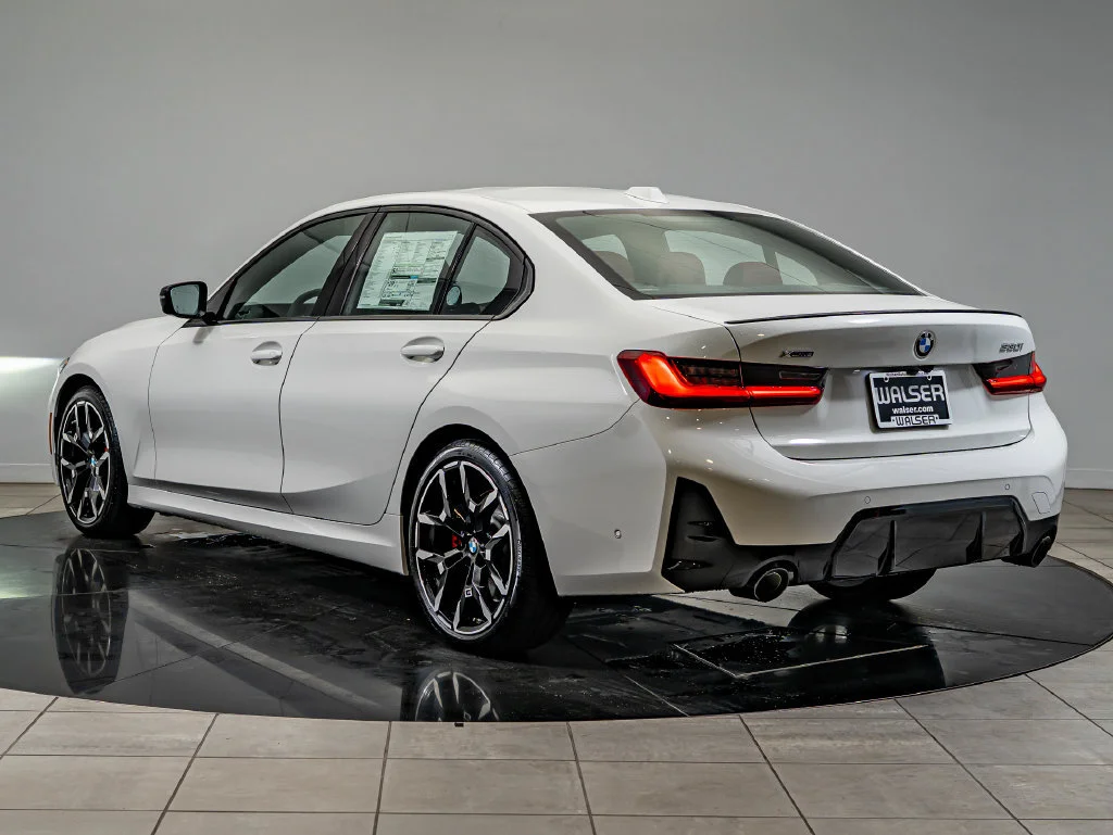 New 2026 Alpine White BMW 330i xDrive image 7